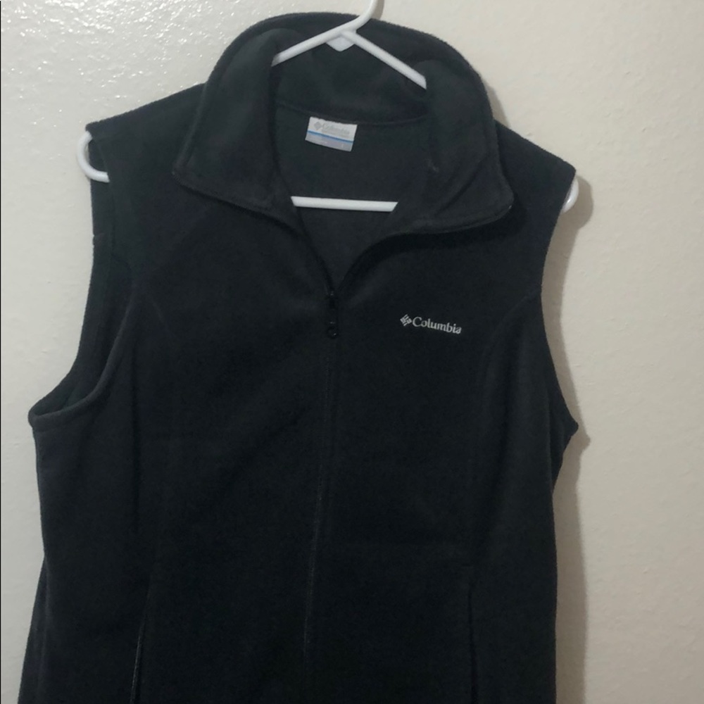 L Columbia vest